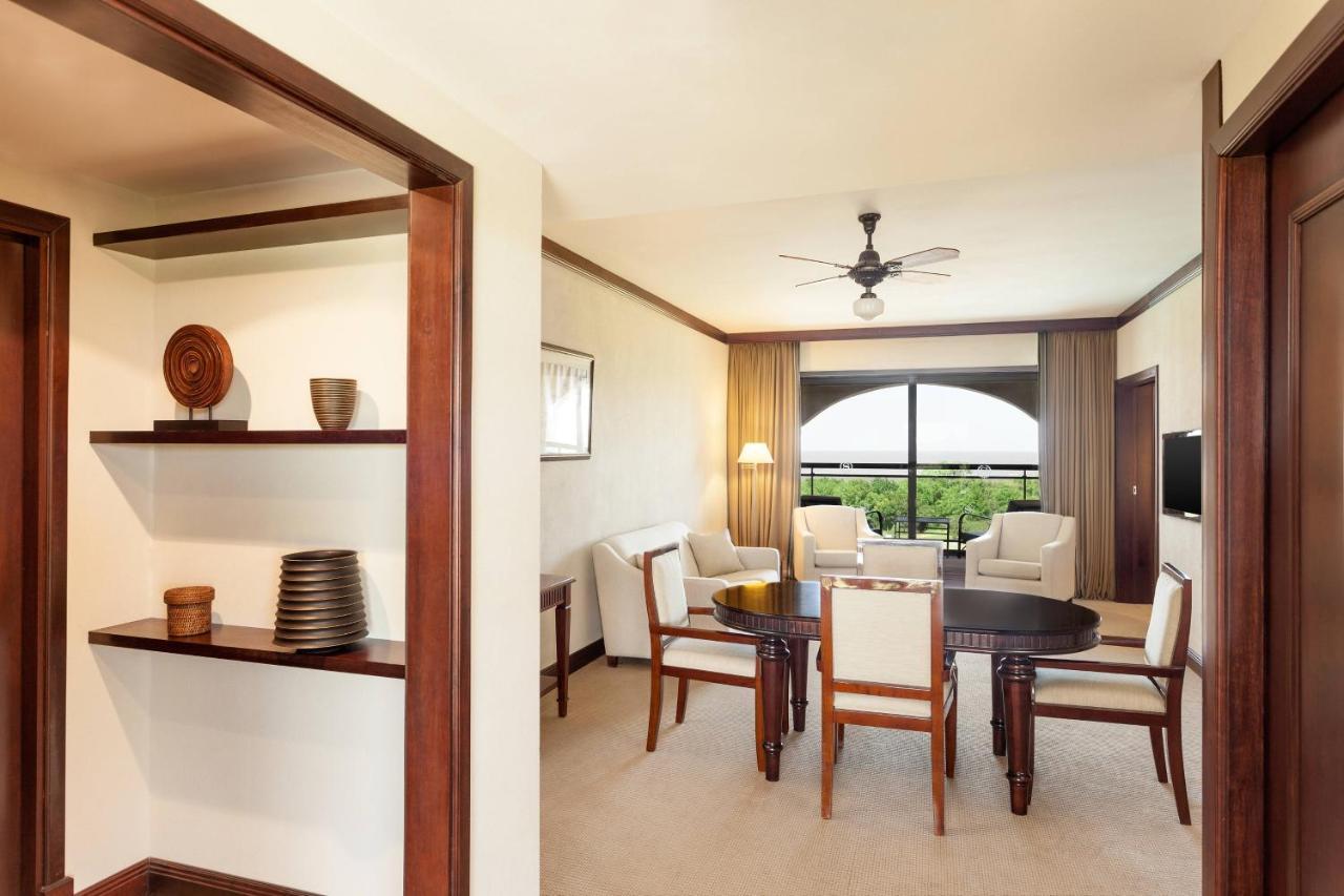 Sheraton Colonia Golf & Spa Resort Colonia del Sacramento Exterior photo A suite at the Hilton Cancun Resort