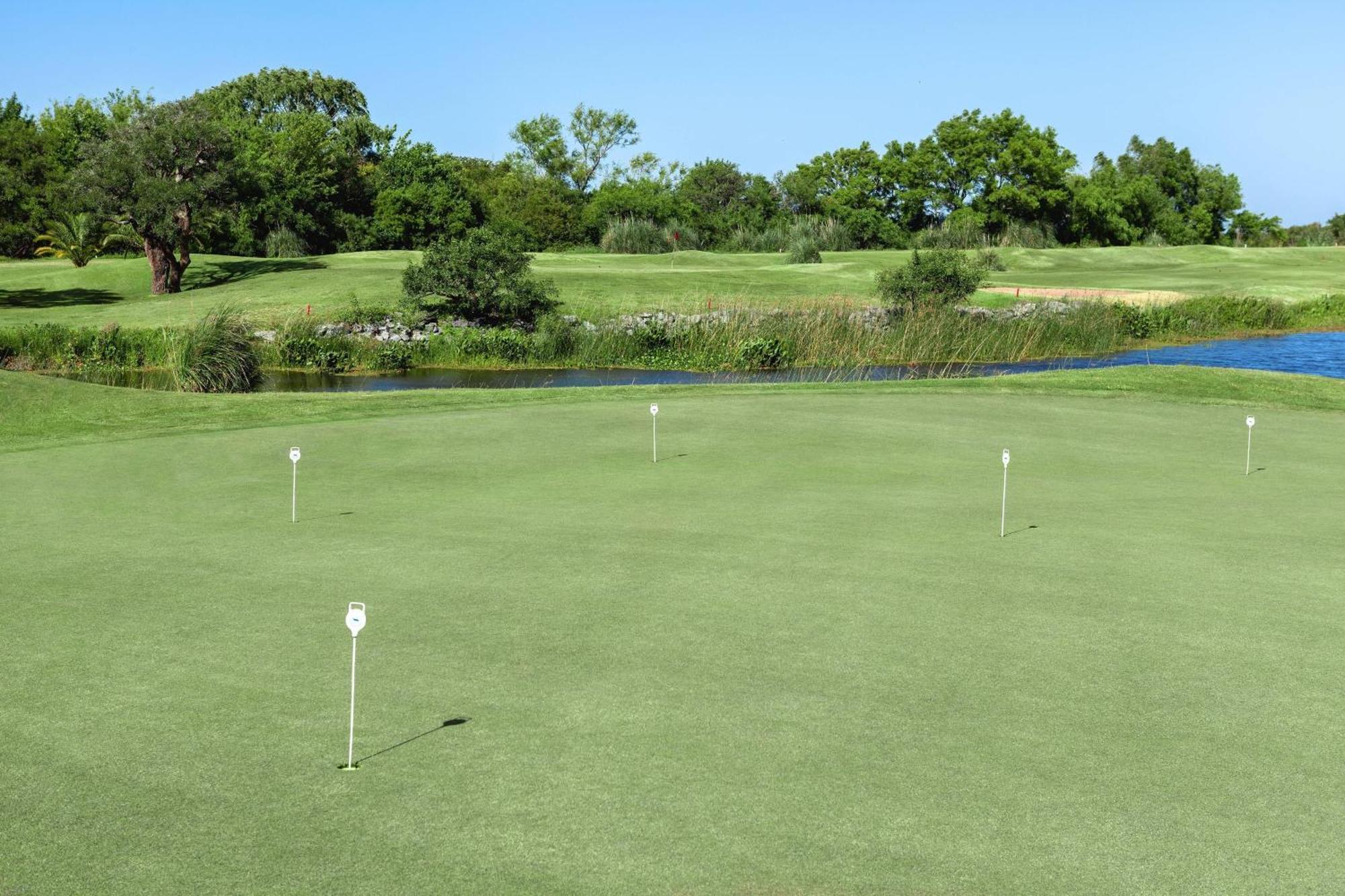 Sheraton Colonia Golf & Spa Resort Colonia del Sacramento Exterior photo The 18th green at the 2007 PGA Championship