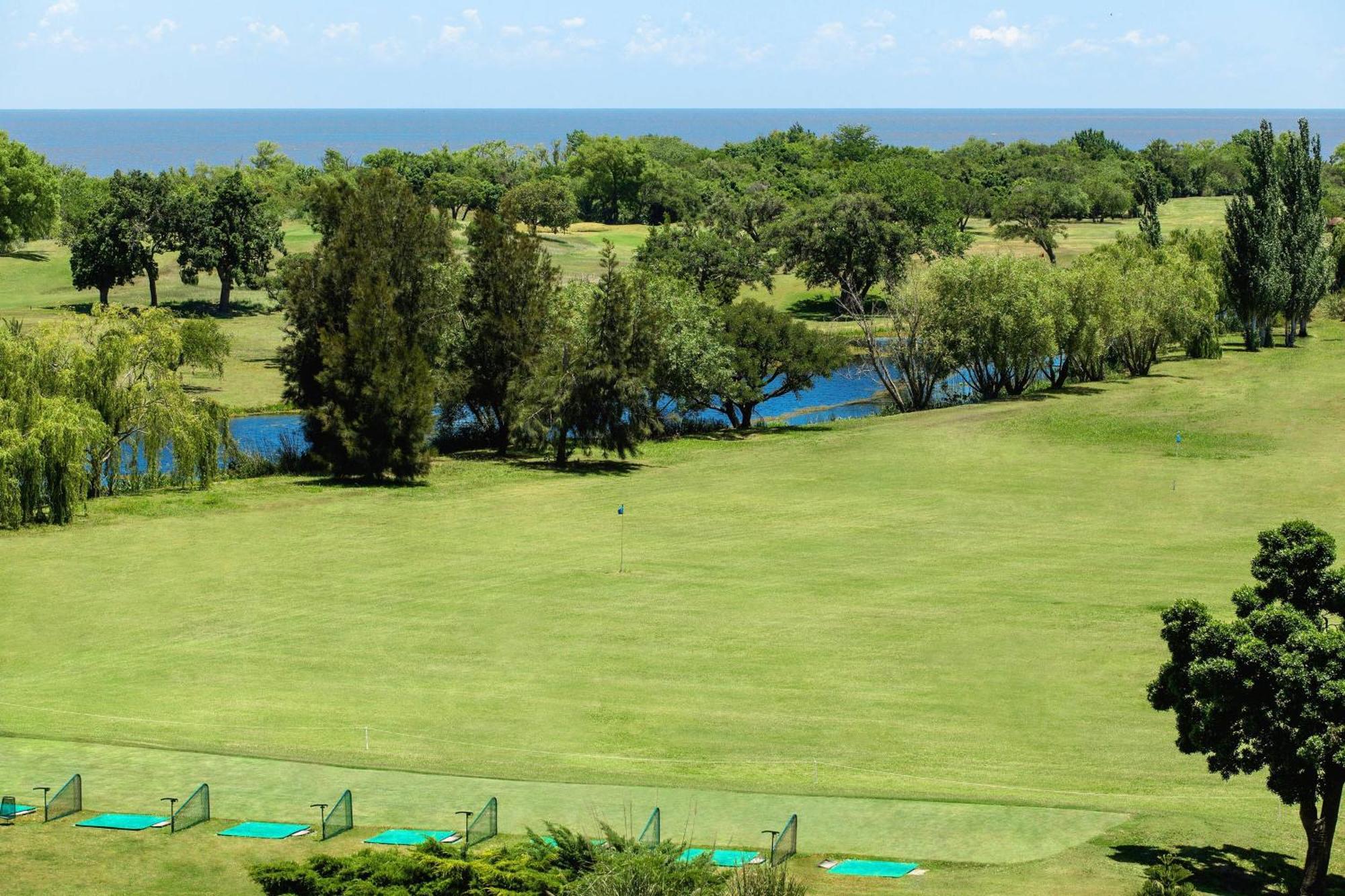 Sheraton Colonia Golf & Spa Resort Colonia del Sacramento Exterior photo View of the golf course