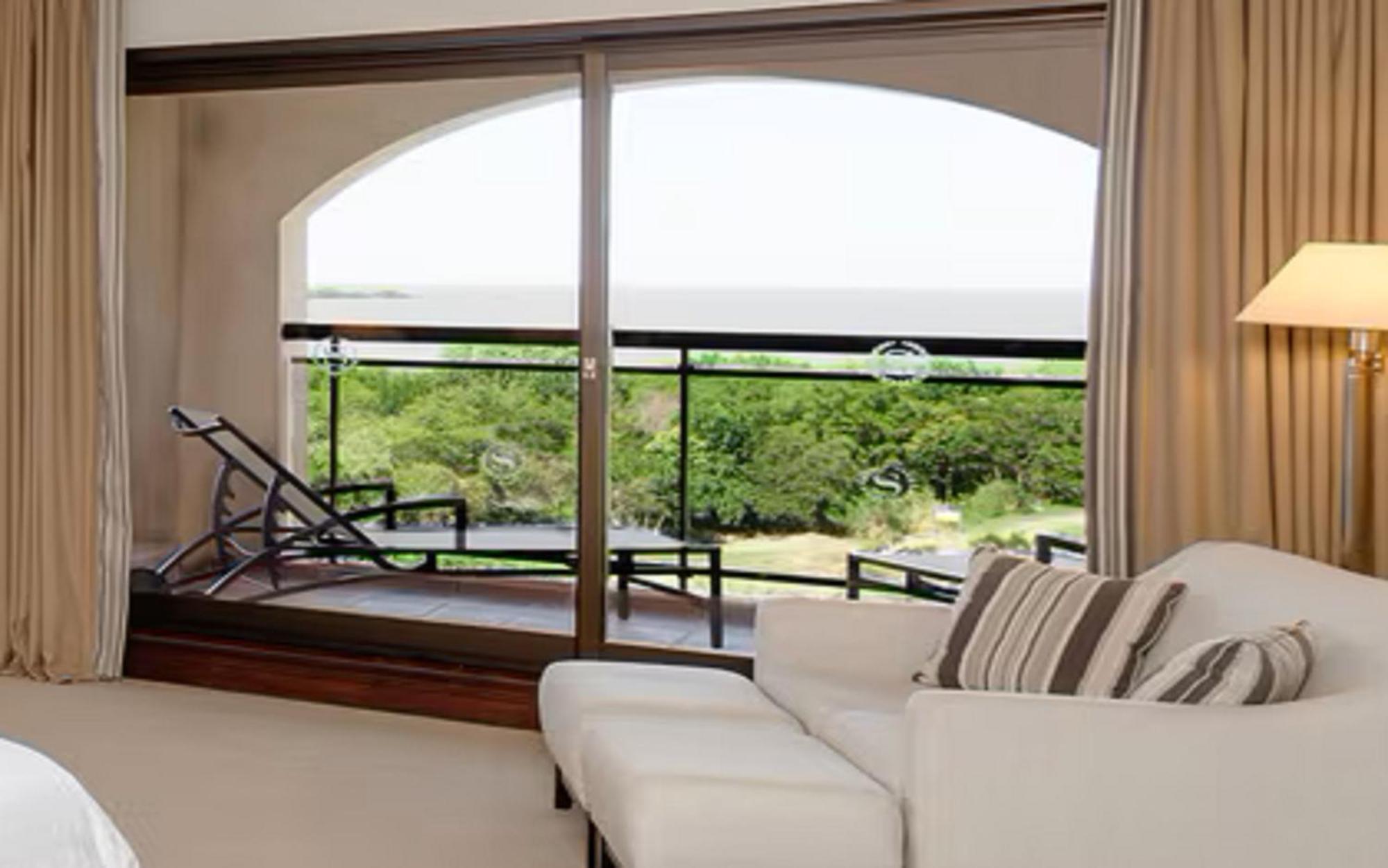 Sheraton Colonia Golf & Spa Resort Colonia del Sacramento Exterior photo A window with a roller blind