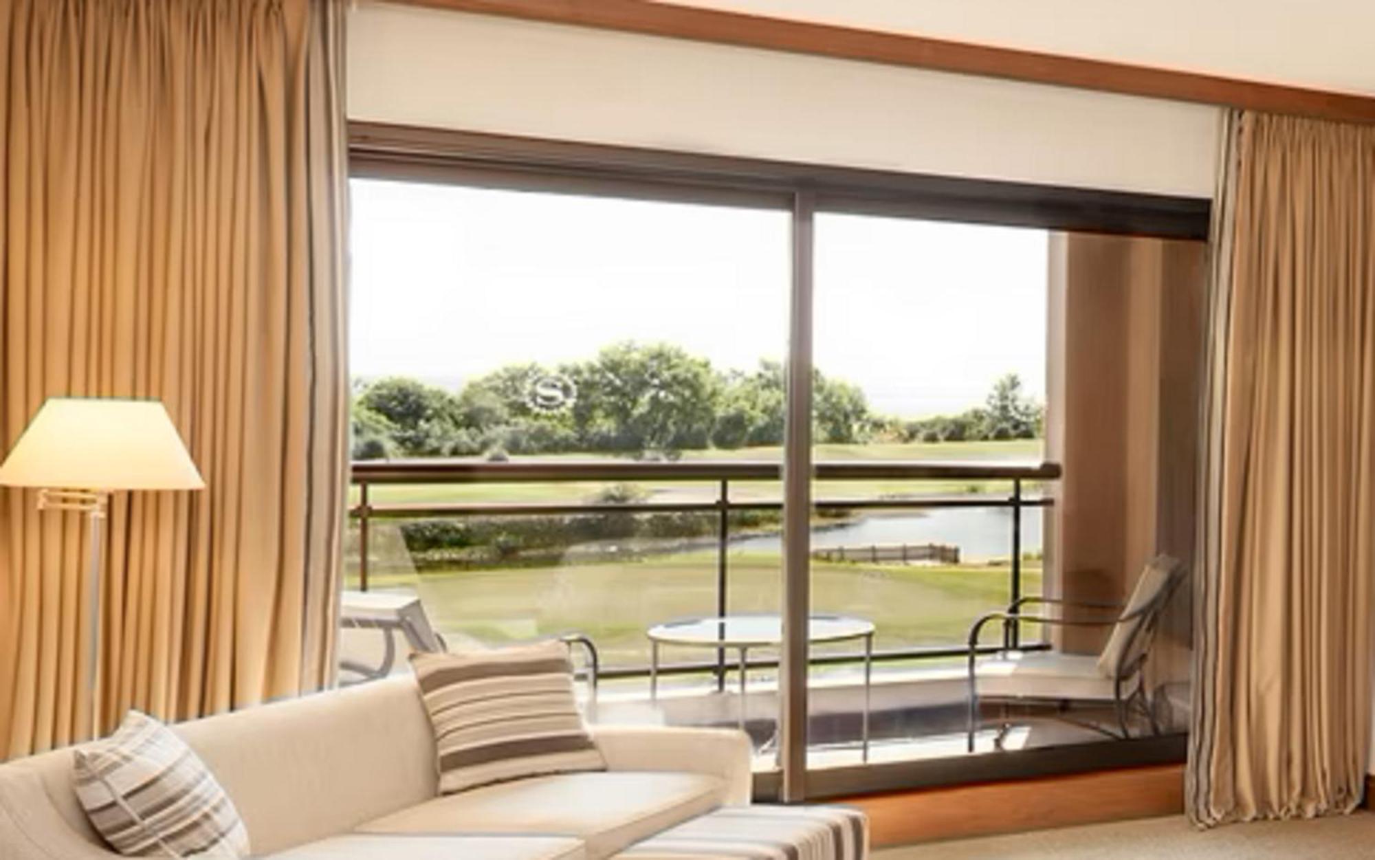 Sheraton Colonia Golf & Spa Resort Colonia del Sacramento Exterior photo A view of the golf course from a suite