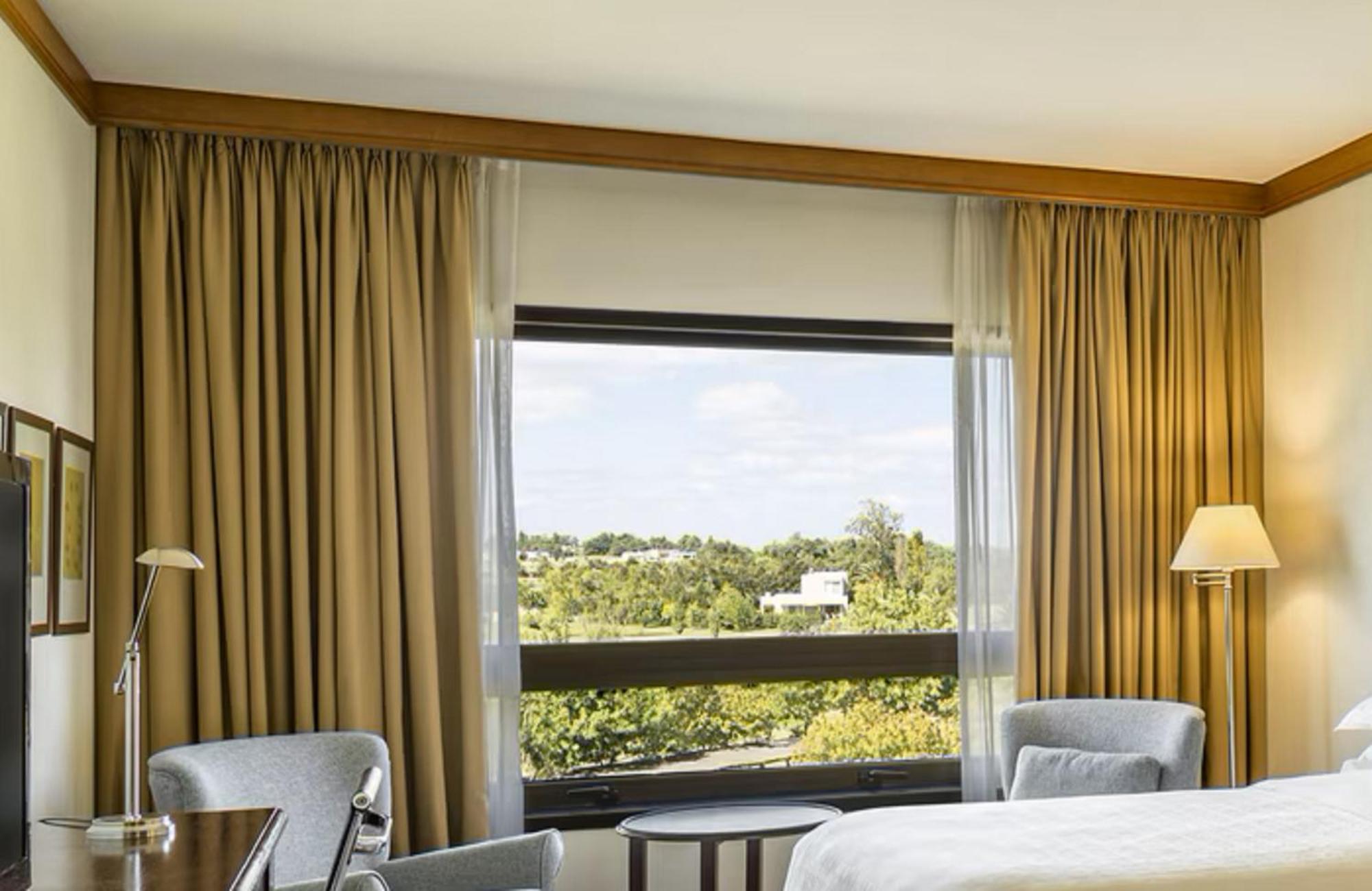 Sheraton Colonia Golf & Spa Resort Colonia del Sacramento Exterior photo Curtains