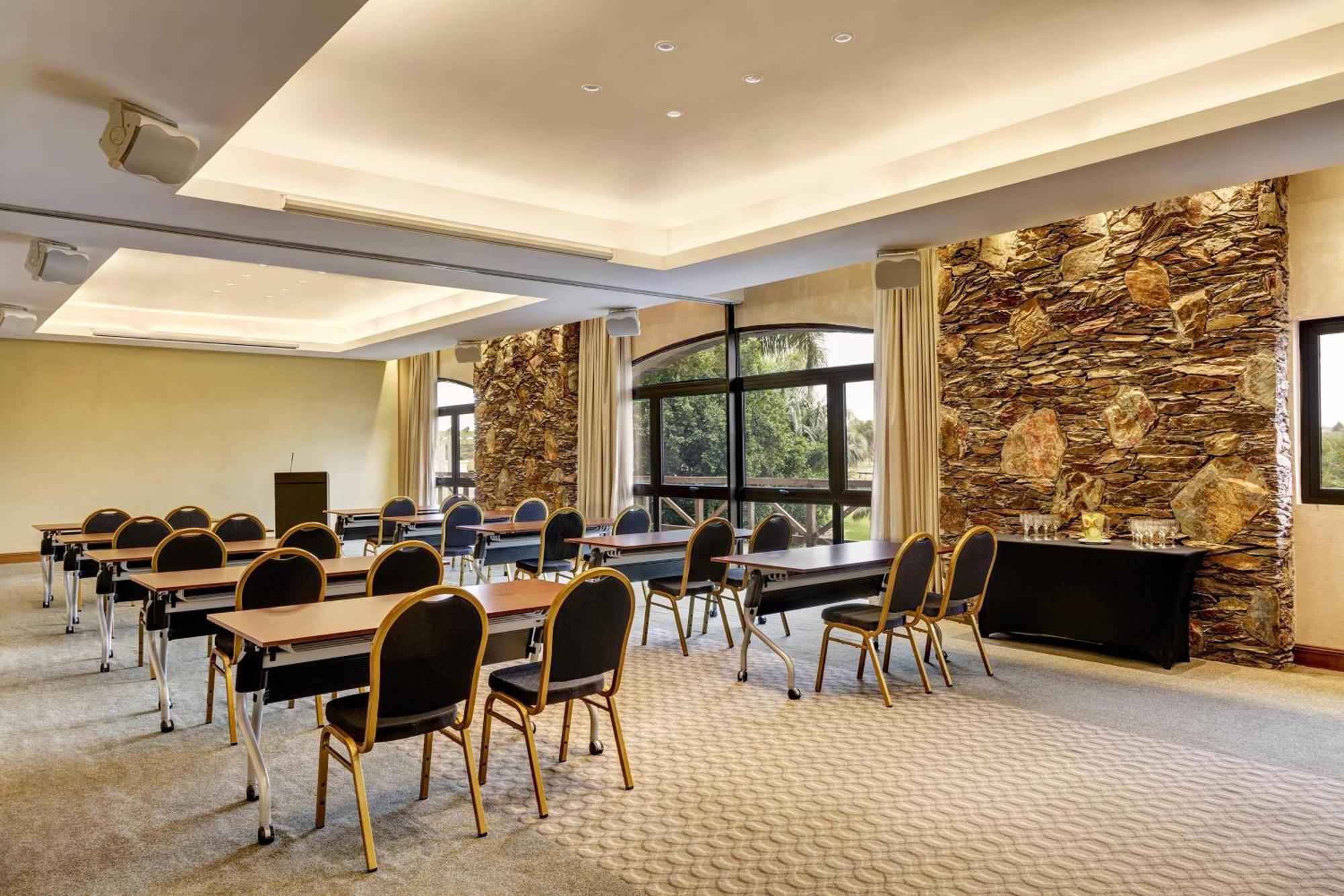 Sheraton Colonia Golf & Spa Resort Colonia del Sacramento Exterior photo Meeting room