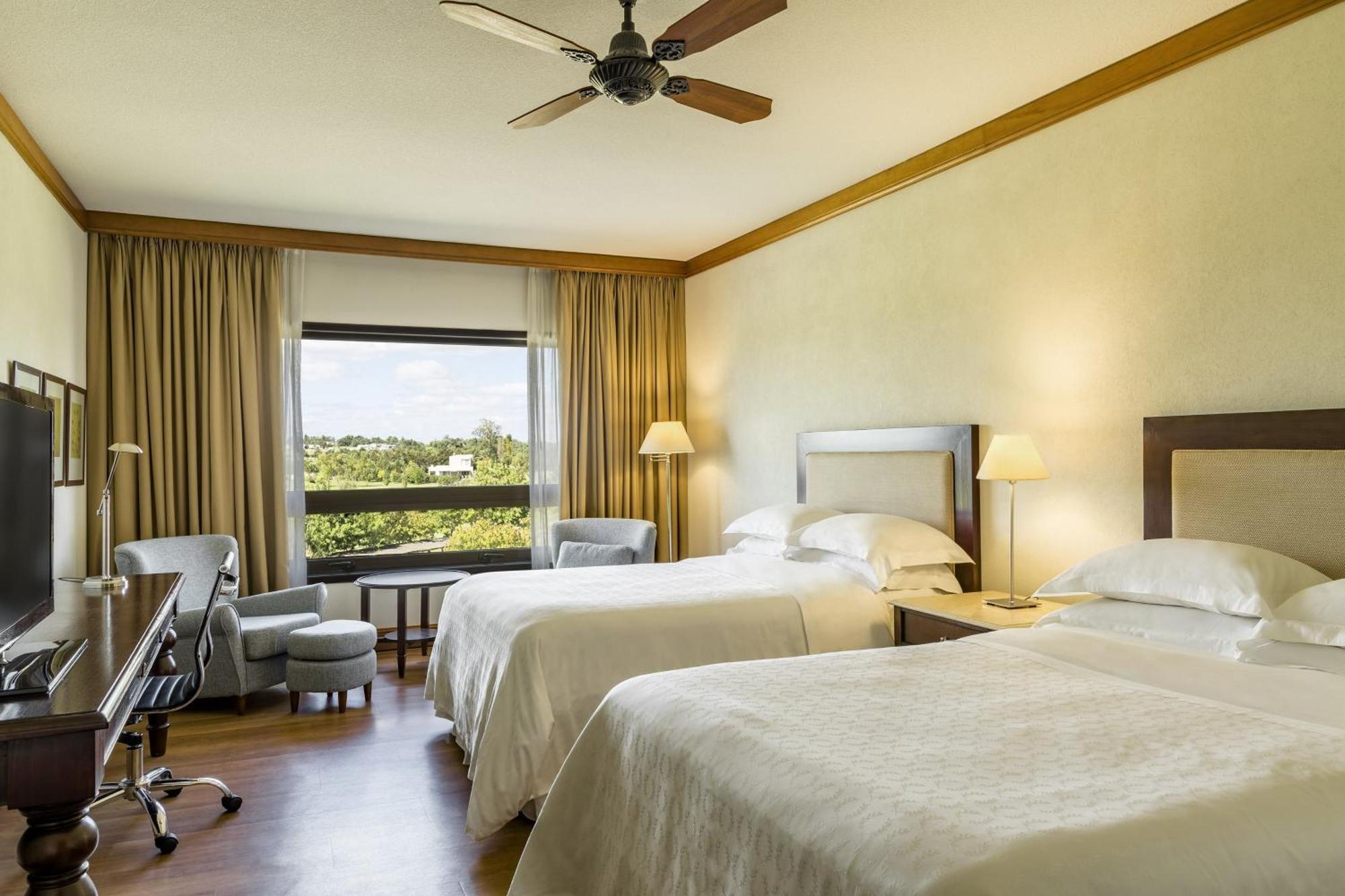 Sheraton Colonia Golf & Spa Resort Colonia del Sacramento Exterior photo A guest room at the Hilton San Diego Bayfront