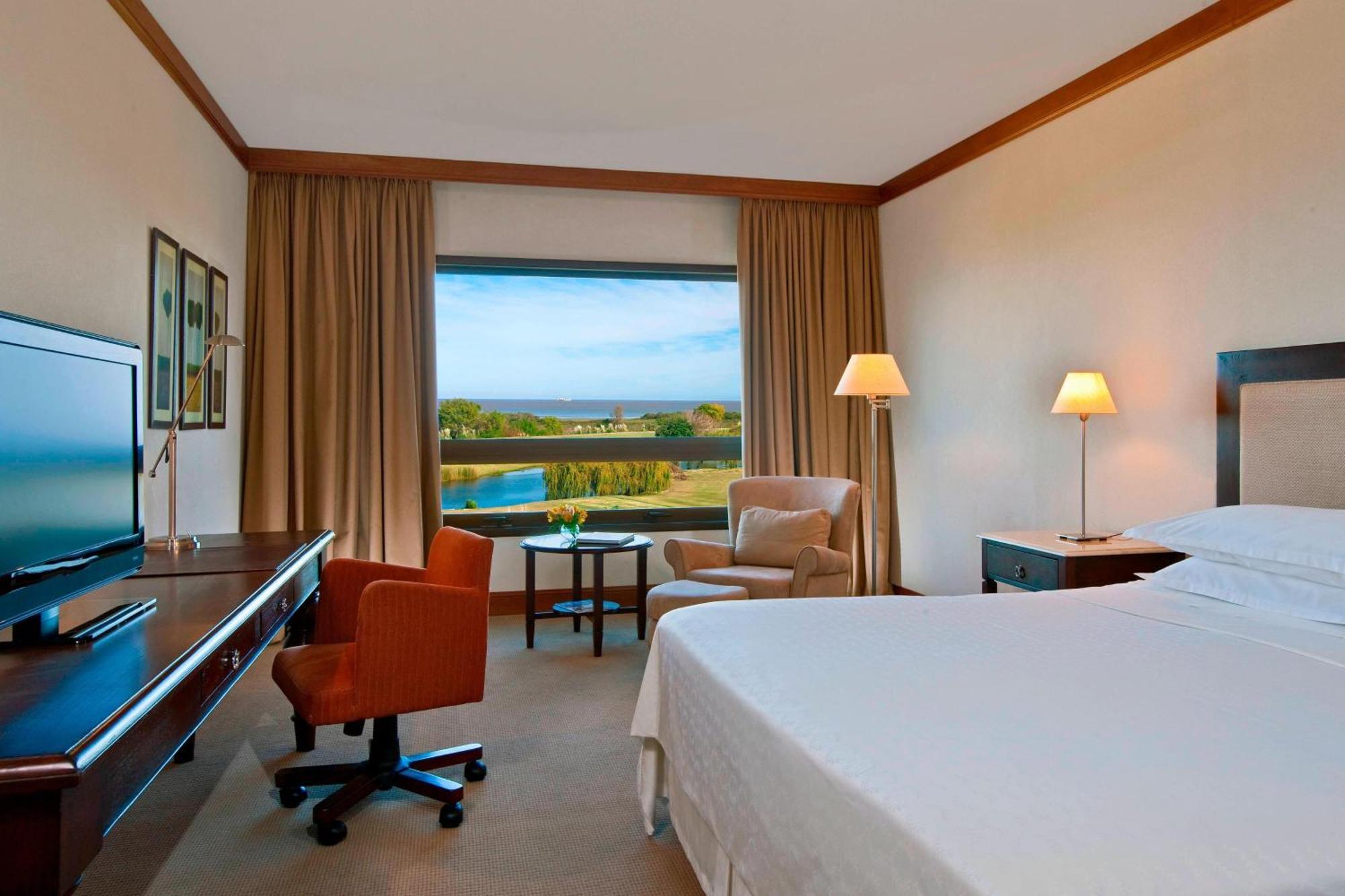 Sheraton Colonia Golf & Spa Resort Colonia del Sacramento Exterior photo A room at the Sheraton Vistana Resort