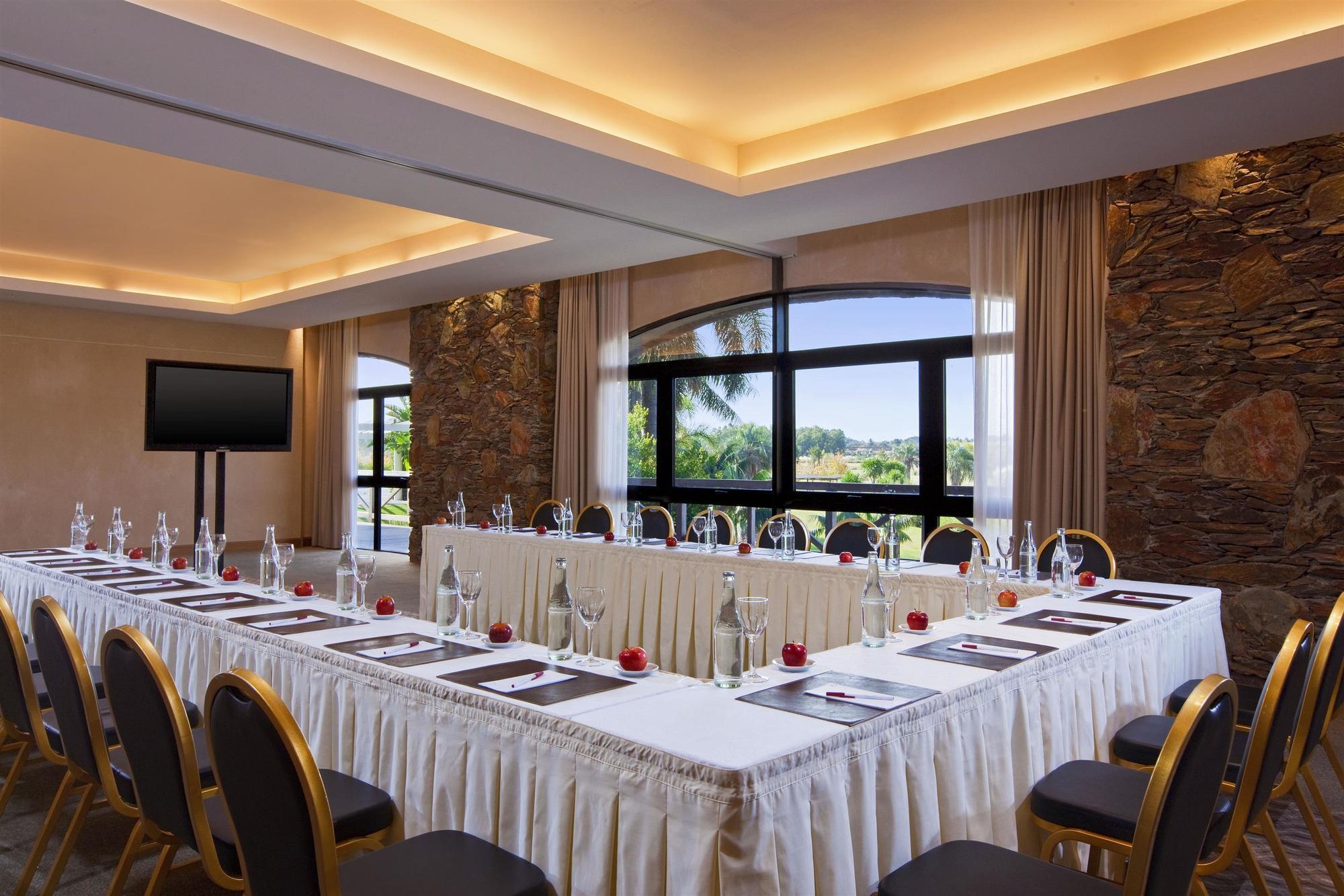 Sheraton Colonia Golf & Spa Resort Colonia del Sacramento Exterior photo Meeting room